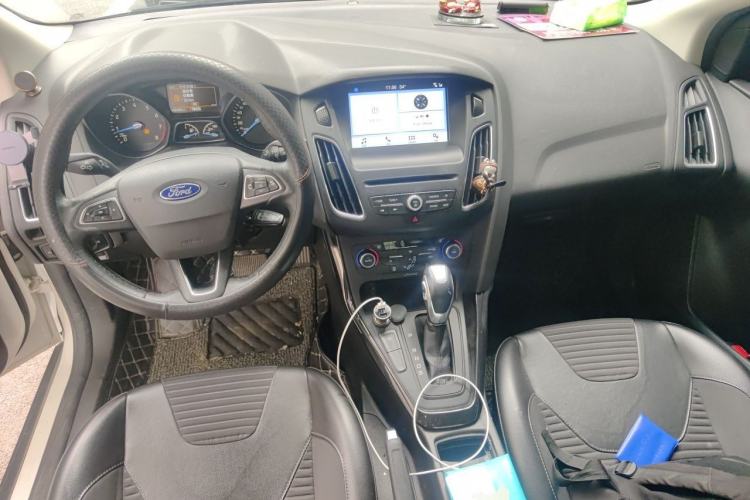 Used Ford Focus 2017 Sedan EcoBoost 180 Automatic Elite Model Center Console