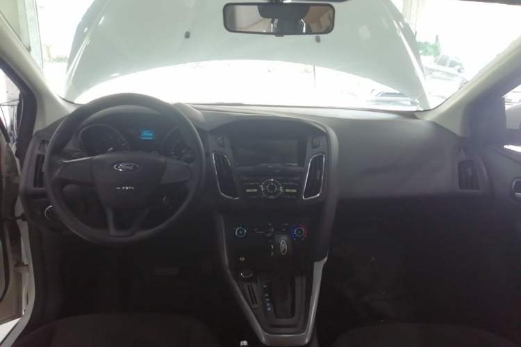 Used Ford Focus 2017 Hatchback 1.6L Automatic Comfort Plus SmartDrive Edition Center Console