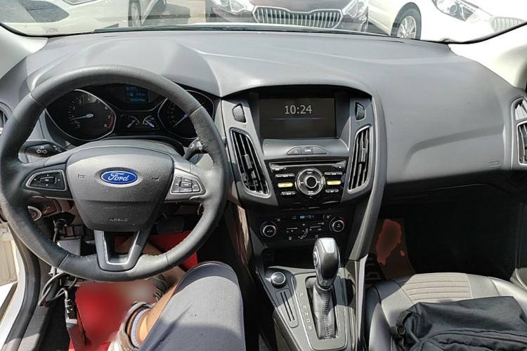 Used Ford Focus 2017 Sedan 1.6L Automatic Fashion Edition Smart Drive Version Center Console
