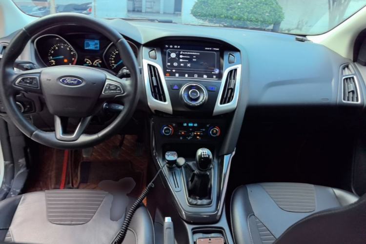 Used Ford Focus 2017 Sedan 1.6L Manual Fashion Edition Smart Drive Version Center Console