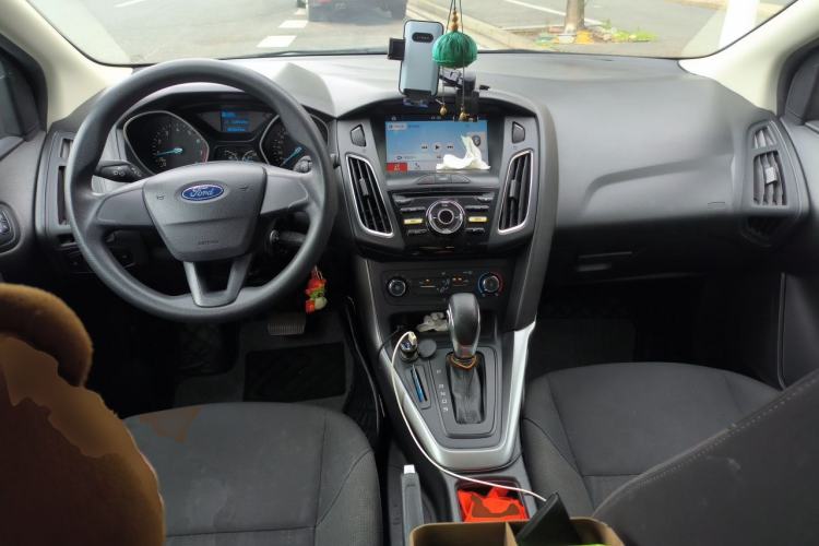 Used Ford Focus 2017 Hatchback 1.6L Automatic Comfort Plus SmartDrive Edition Center Console
