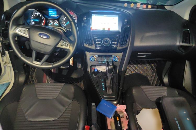 Used Ford Focus 2017 Sedan 1.6L Automatic Fashion Edition Smart Drive Version Center Console