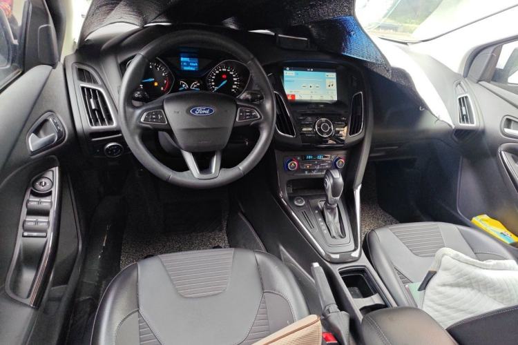 Used Ford Focus 2017 Hatchback 1.6L Automatic Fashion Edition Smart Drive Version Center Console