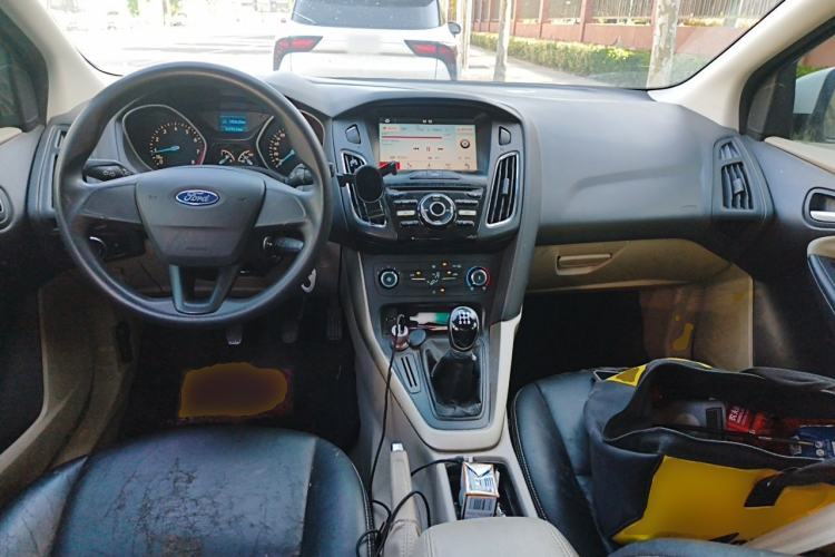Used Ford Focus 2017 Sedan 1.6L Manual Comfort Plus SmartDrive Edition Center Console