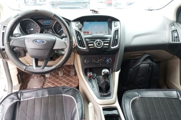 Used Ford Focus 2017 Sedan 1.6L Manual Comfort Plus SmartDrive Edition Center Console