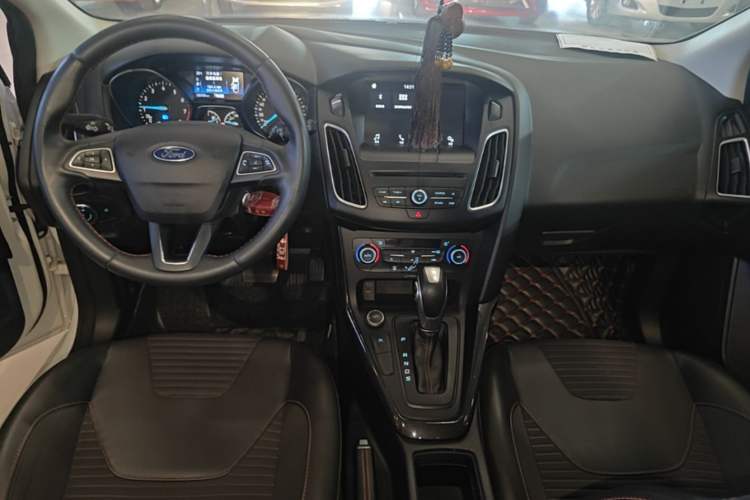 Used Ford Focus 2017 1.5T CTCC White and Black Limited Edition Center Console
