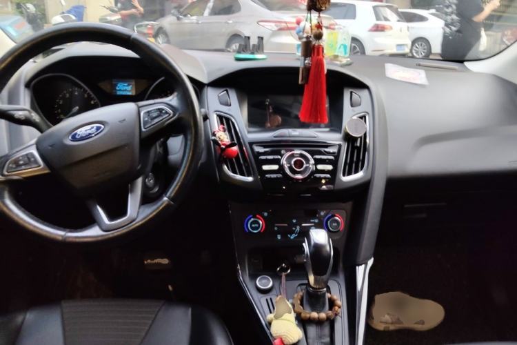 Used Ford Focus 2017 Hatchback 1.6L Automatic Fashion Edition Smart Drive Version Center Console