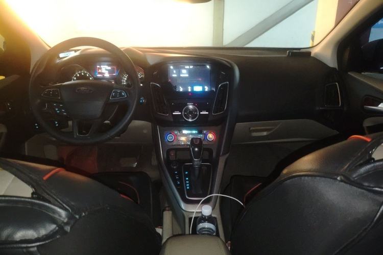 Used Ford Focus 2017 Sedan EcoBoost 180 Automatic Flagship Model Center Console