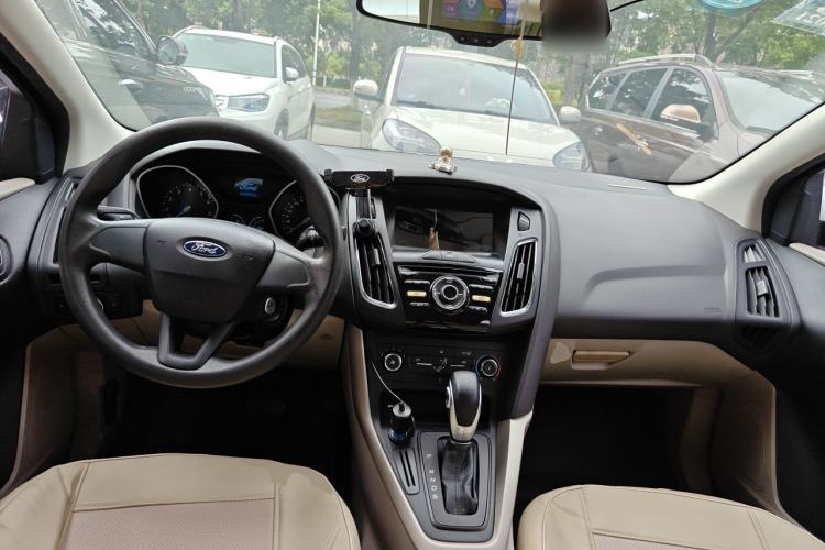 Used Ford Focus 2017 Sedan 1.6L Automatic Comfort Plus SmartDrive Edition Center Console