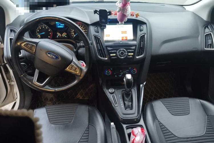 Used Ford Focus 2017 Hatchback 1.6L Automatic Fashion Edition Smart Drive Version Center Console