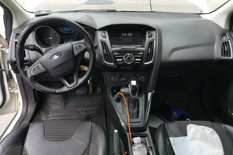 Used Ford Focus 2017 Sedan EcoBoost 125 Automatic Supreme Style SmartDrive Edition Center Console