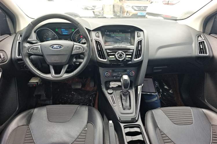 Used Ford Focus 2017 Sedan 1.6L Automatic Fashion Edition Smart Drive Version Center Console