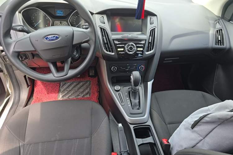 Used Ford Focus 2017 Hatchback 1.6L Automatic Comfort Plus SmartDrive Edition Center Console