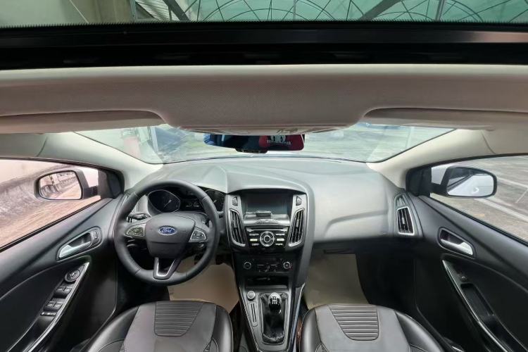 Used Ford Focus 2017 Sedan 1.6L Manual Fashion Edition Smart Drive Version Center Console