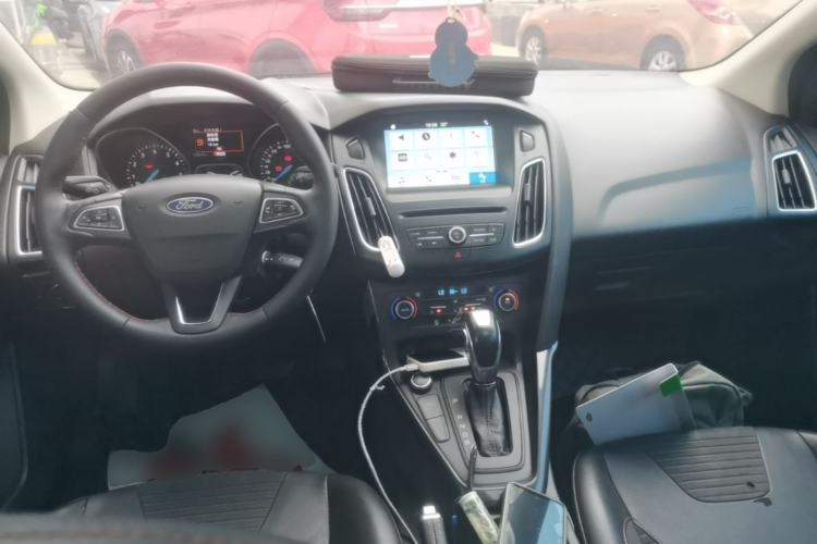 Used Ford Focus 2017 1.5T CTCC White and Black Limited Edition Center Console