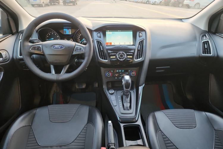 Used Ford Focus 2017 Sedan EcoBoost 125 Automatic Supreme Style SmartDrive Edition Center Console