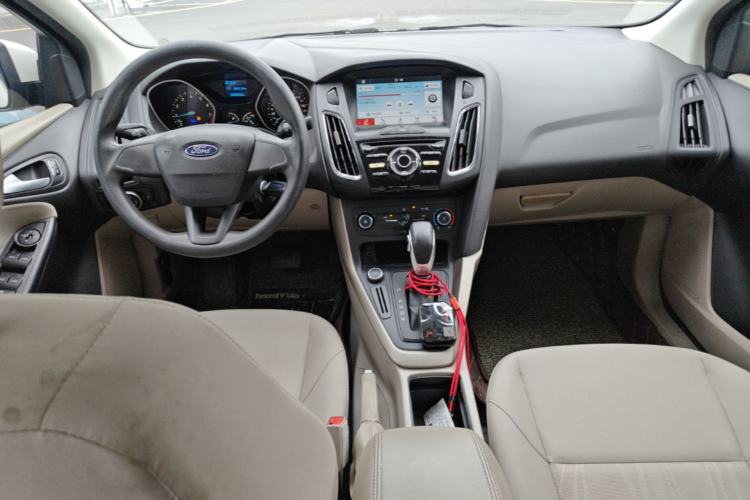 Used Ford Focus 2017 Sedan 1.6L Automatic Comfort Plus SmartDrive Edition Center Console