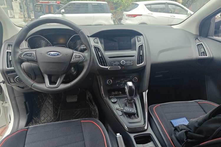 Used Ford Focus 2017 1.5T CTCC White and Black Limited Edition Center Console