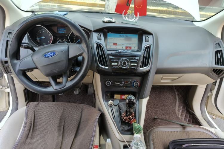 Used Ford Focus 2017 Sedan 1.6L Manual Comfort Plus SmartDrive Edition Center Console