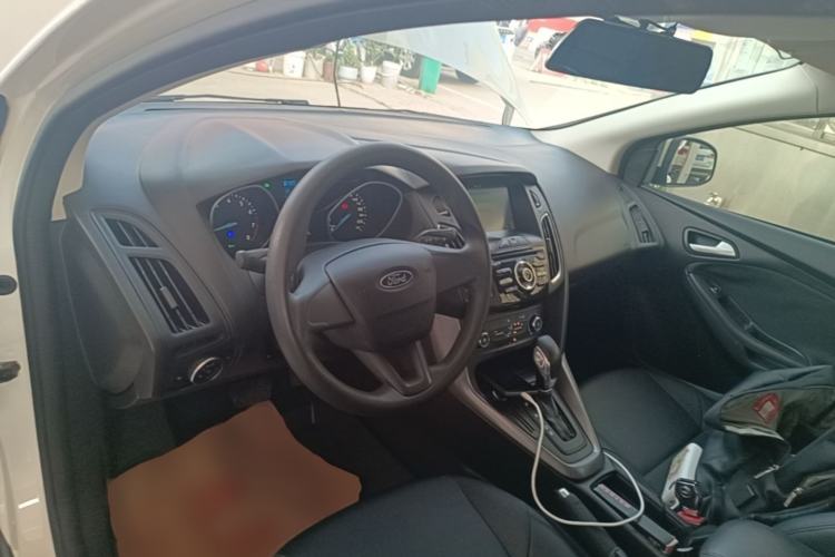 Used Ford Focus 2017 Hatchback 1.6L Automatic Comfort Plus SmartDrive Edition Center Console