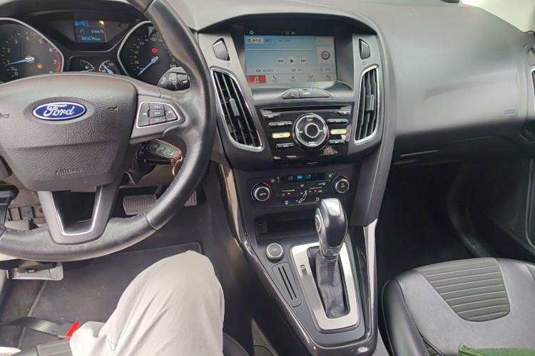 Used Ford Focus 2017 Sedan 1.6L Automatic Fashion Edition Smart Drive Version Center Console