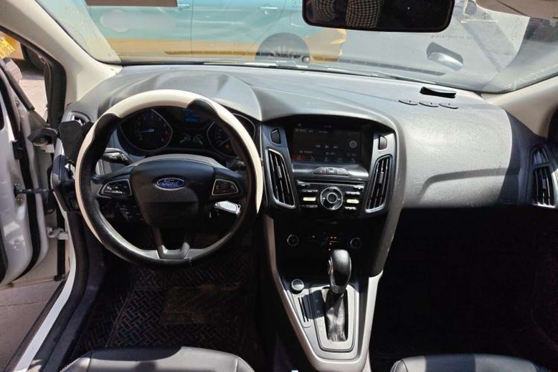 Used Ford Focus 2017 Hatchback 1.6L Automatic Comfort Plus SmartDrive Edition Center Console