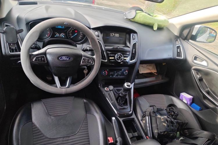 Used Ford Focus 2017 Hatchback 1.6L Manual Fashion Edition SmartDrive Version Center Console