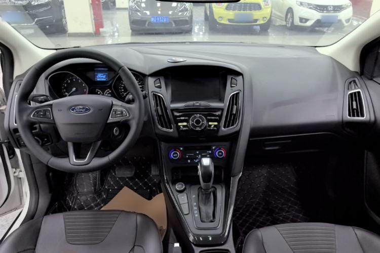 Used Ford Focus 2017 Hatchback EcoBoost 125 Automatic - Ultra-Powerful Style Edition with Smart Drive Features Center Console