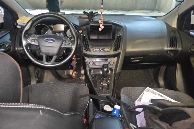 Used Ford Focus 2017 Sedan EcoBoost 180 Automatic Elite Model Center Console