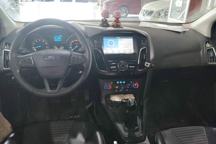 Used Ford Focus 2017 Hatchback 1.6L Manual Fashion Edition SmartDrive Version Center Console