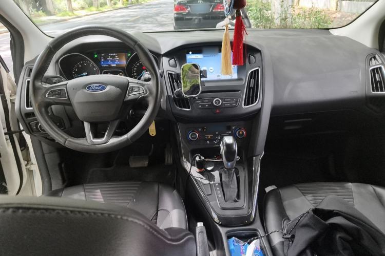 Used Ford Focus 2017 Sedan EcoBoost 180 Automatic Elite Model Center Console