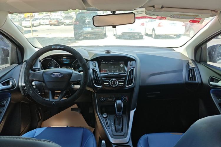 Used Ford Focus 2017 Hatchback 1.6L Automatic Comfort Plus SmartDrive Edition Center Console
