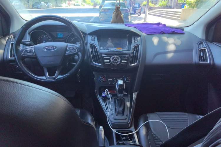 Used Ford Focus 2017 Sedan 1.6L Automatic Fashion Edition Smart Drive Version Center Console
