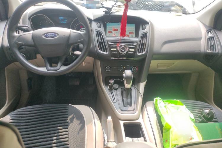 Used Ford Focus 2017 Sedan 1.6L Automatic Comfort Plus SmartDrive Edition Center Console
