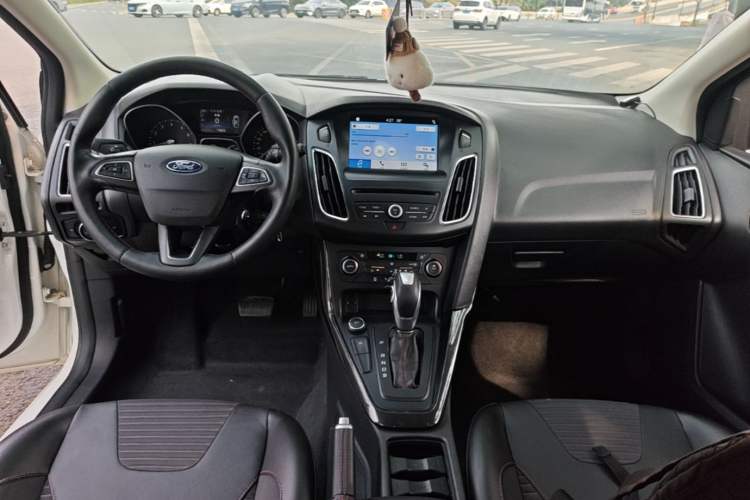 Used Ford Focus 2017 1.5T CTCC White and Black Limited Edition Center Console