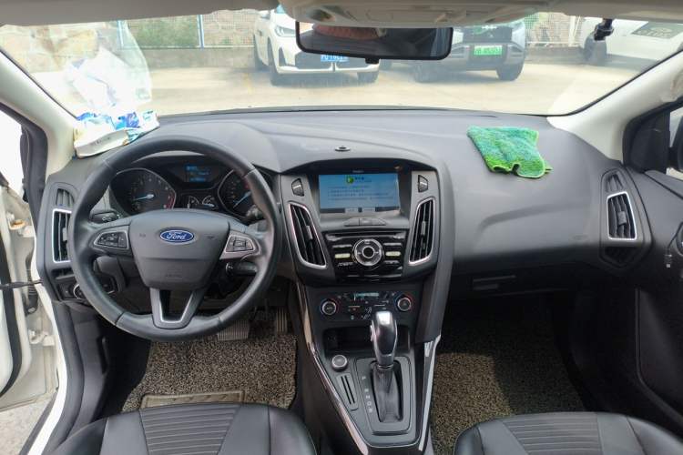 Used Ford Focus 2017 Sedan 1.6L Automatic Fashion Edition Smart Drive Version Center Console