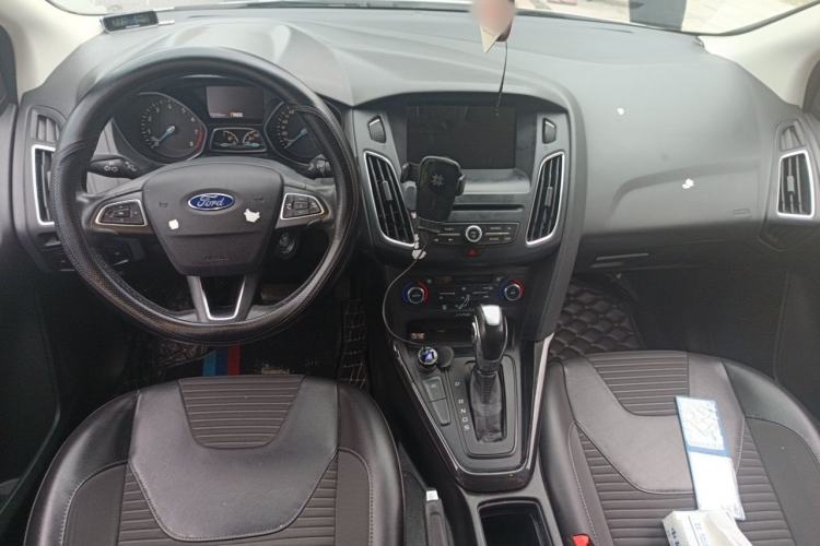 Used Ford Focus 2017 Sedan EcoBoost 180 Automatic Elite Model Center Console