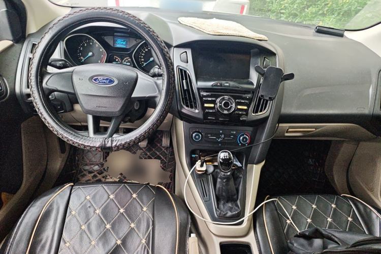Used Ford Focus 2017 Sedan 1.6L Manual Comfort Plus SmartDrive Edition Center Console