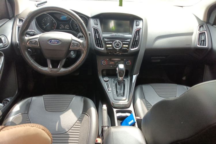 Used Ford Focus 2017 Hatchback 1.6L Automatic Fashion Edition Smart Drive Version Center Console