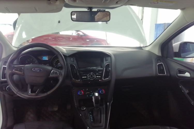 Used Ford Focus 2017 Sedan 1.6L Automatic Fashion Edition Smart Drive Version Center Console