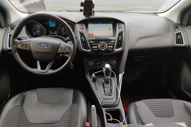Used Ford Focus 2017 Sedan 1.6L Automatic Fashion Edition Smart Drive Version Center Console