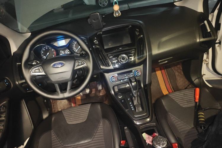 Used Ford Focus 2017 Sedan EcoBoost 125 Automatic Supreme Style SmartDrive Edition Center Console