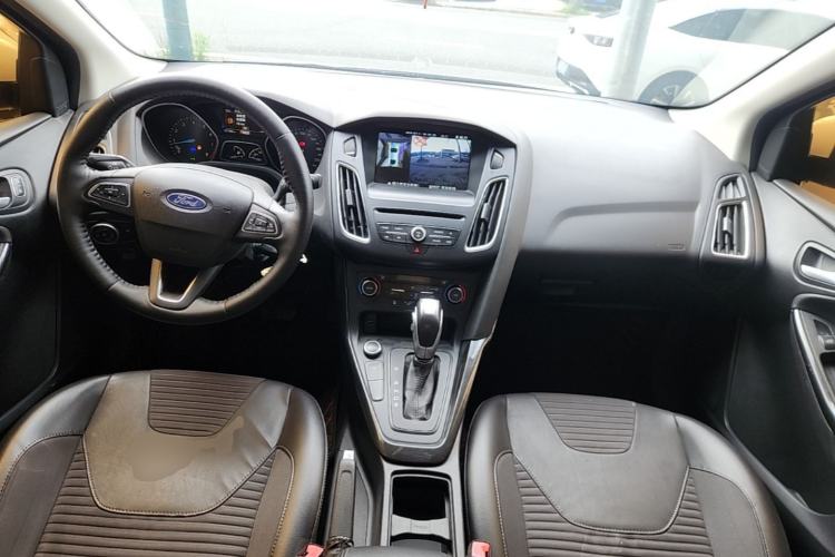 Used Ford Focus 2017 Sedan EcoBoost 180 Automatic Elite Model Center Console