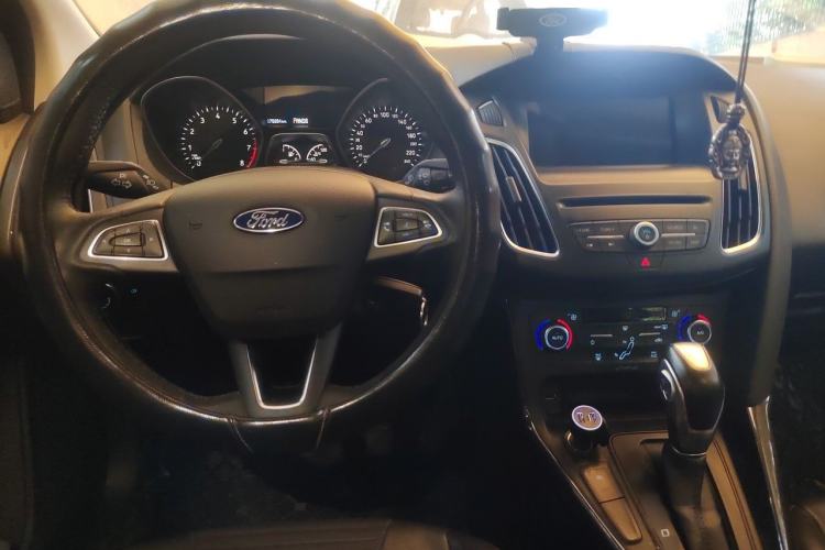 Used Ford Focus 2017 Sedan EcoBoost 180 Automatic Elite Model Center Console