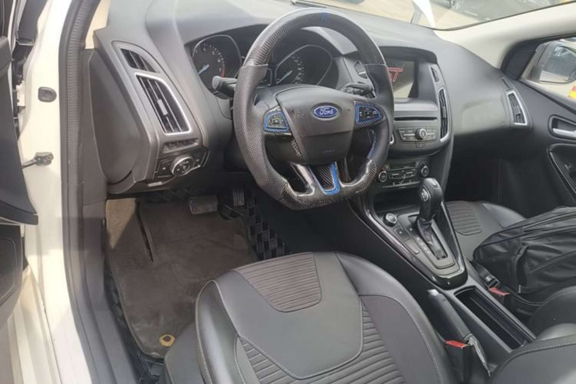Used Ford Focus 2017 Hatchback EcoBoost 180 Automatic Elite Model Center Console