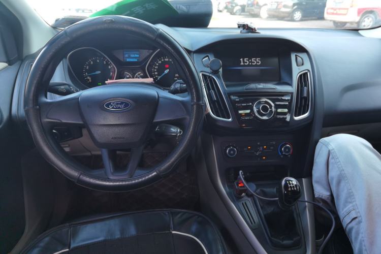 Used Ford Focus 2017 Sedan 1.6L Manual Comfort Plus SmartDrive Edition Center Console
