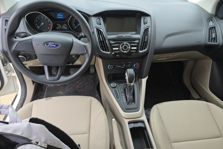 Used Ford Focus 2017 Sedan 1.6L Automatic Comfort Plus SmartDrive Edition Center Console