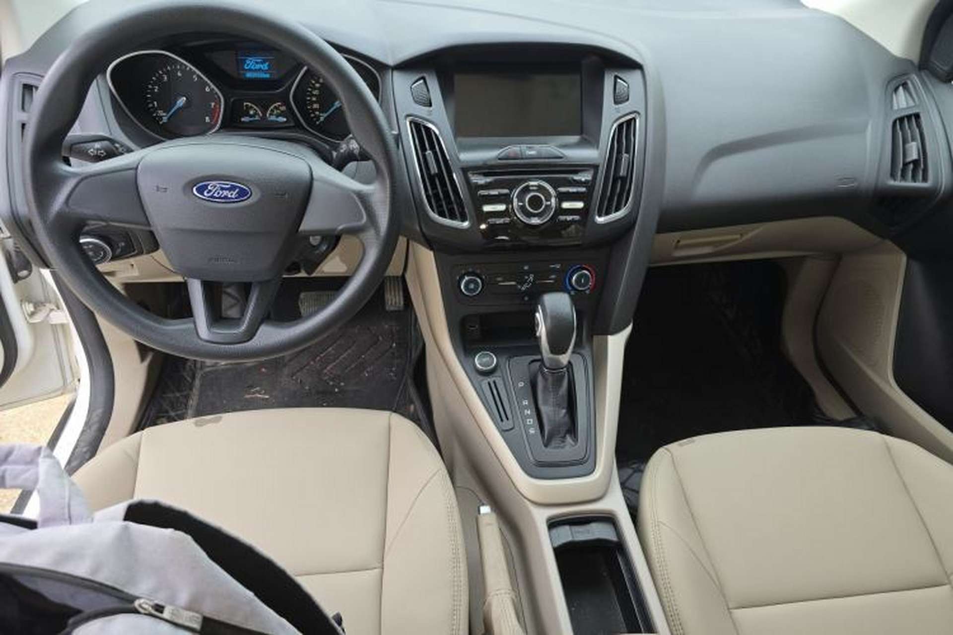Used Ford Focus 2017 Sedan 1.6L Automatic Comfort Plus SmartDrive Edition Center Console