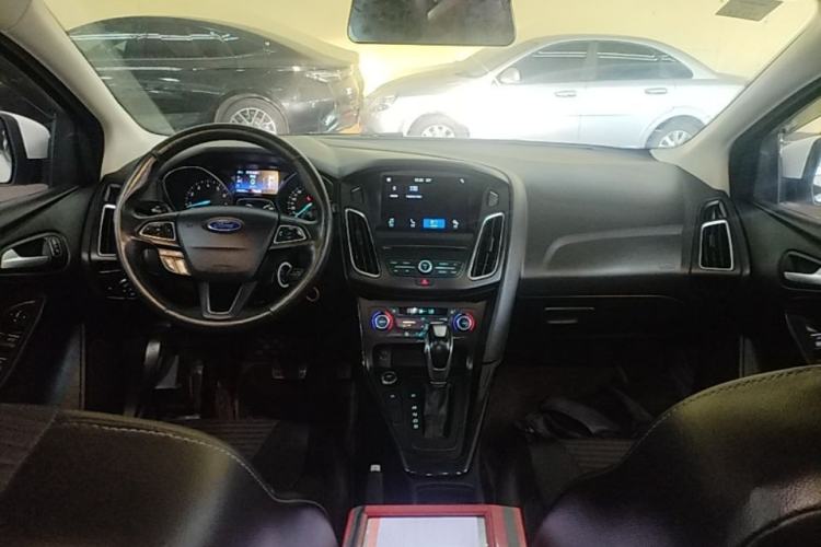 Used Ford Focus 2017 Hatchback EcoBoost 180 Automatic Elite Model Center Console