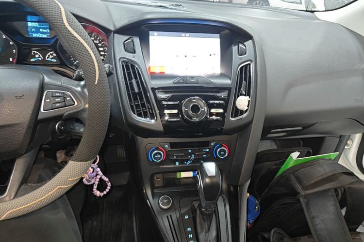 Used Ford Focus 2017 Hatchback 1.6L Automatic Fashion Edition Smart Drive Version Center Console